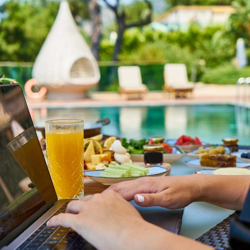 De vakantie voorbij weer aan het werk